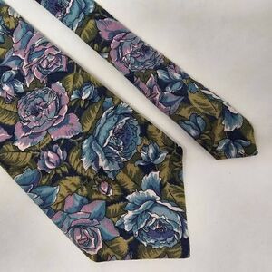LIBERTY LONDON COTTON TIE PINK BLUE ROSE FLORAL DRAWING PAINTING TEXTURED 4"
